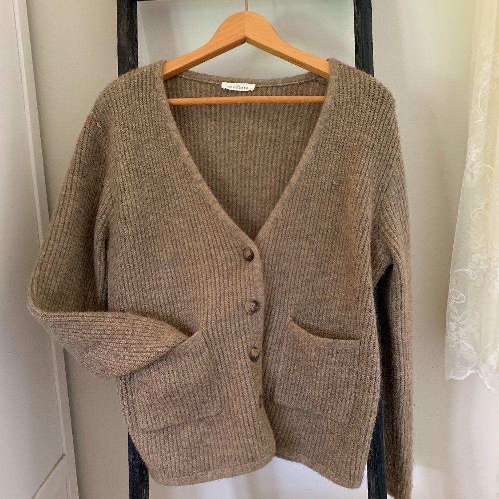 Neuflora, brown, medium